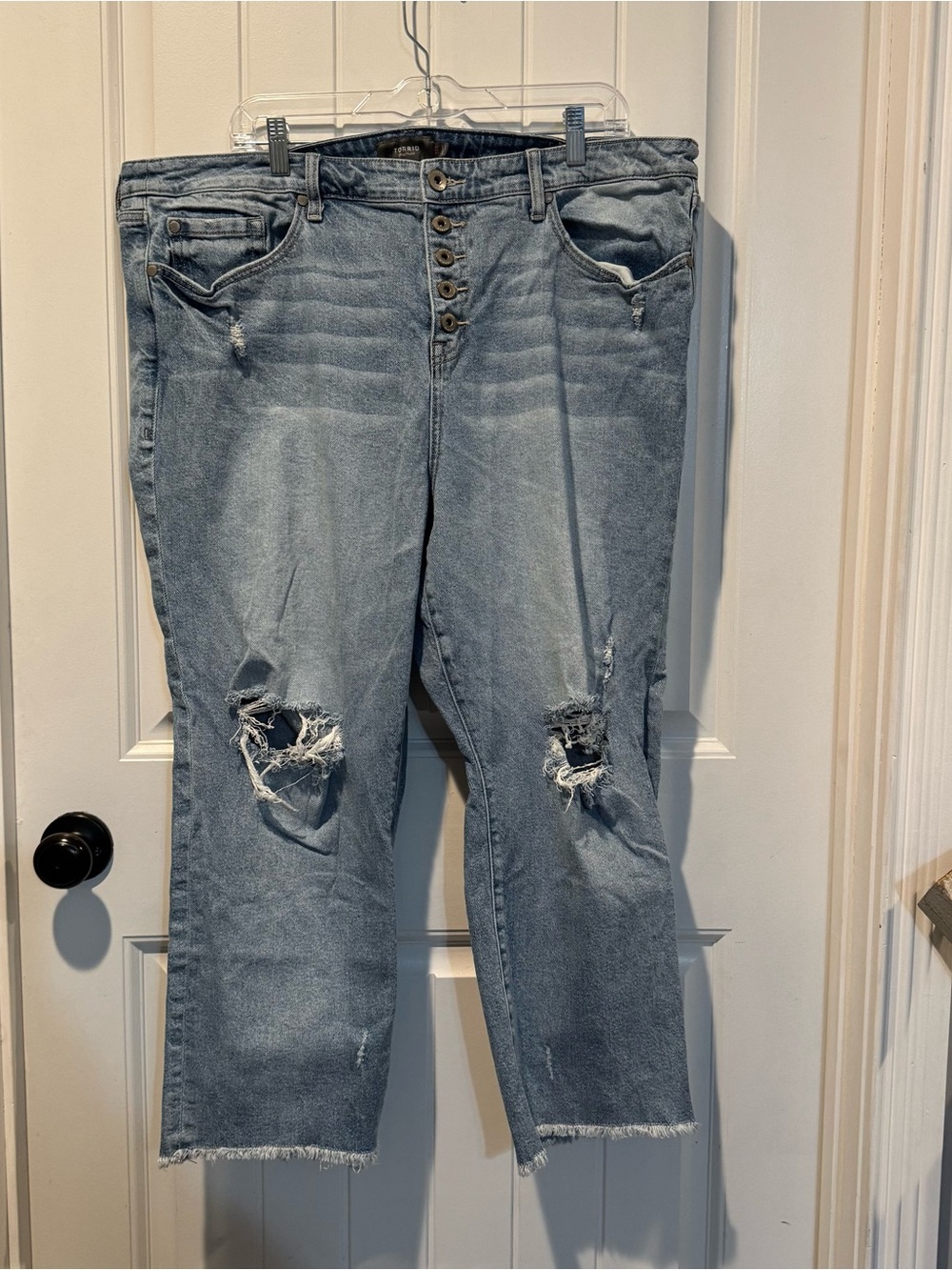 torrid Light Blue Distressed Button-Fly Cropped Jeans